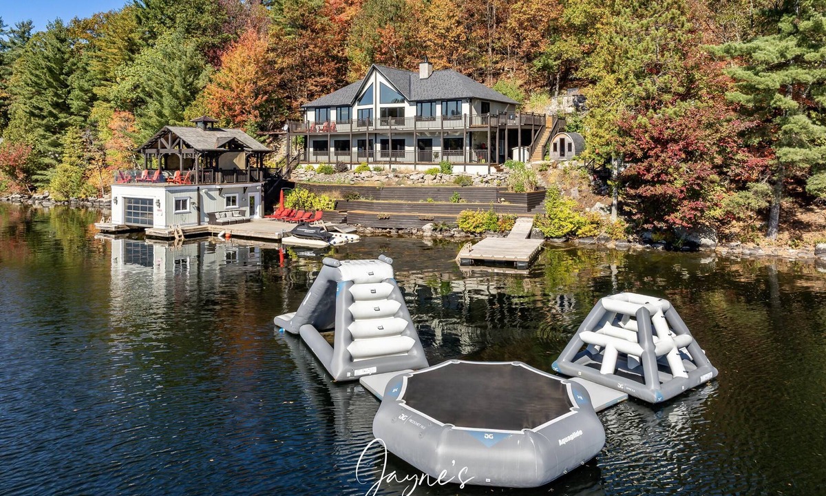 Rosseau Cottage | Priceless views at this 6 bed, 5 bath Cottage + 1 bed Bunkie