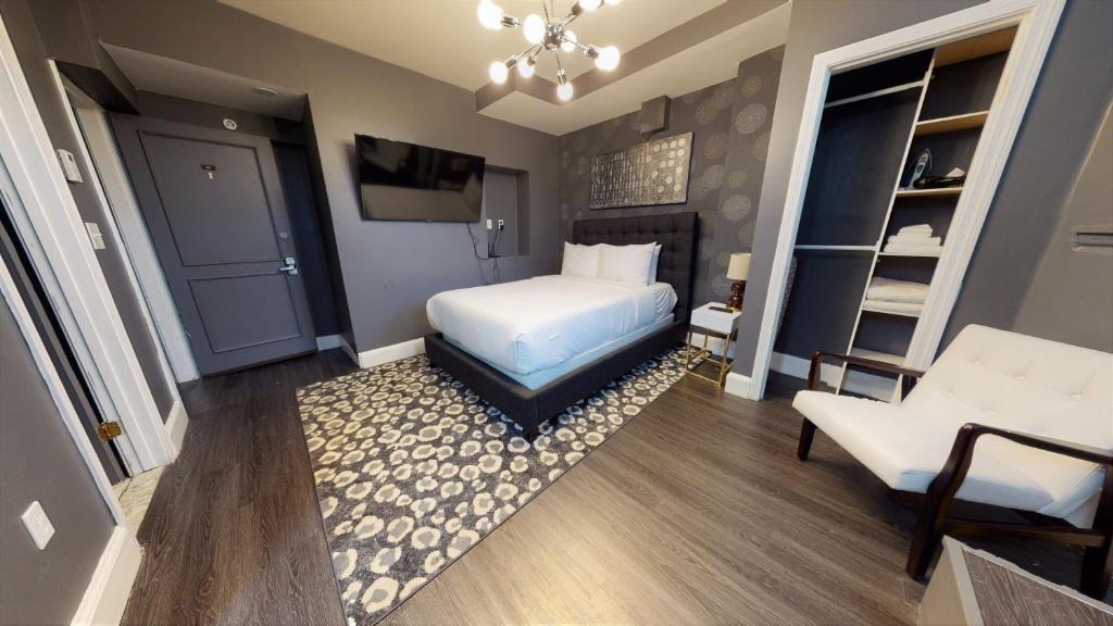 Bay Village Apartment | Prices And Location CANNOT Be Beat!! 3-B1