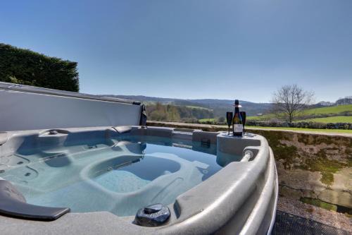 Alport Apartment | Priesthill HotTub Pool Dog Friendly PeakDistrict