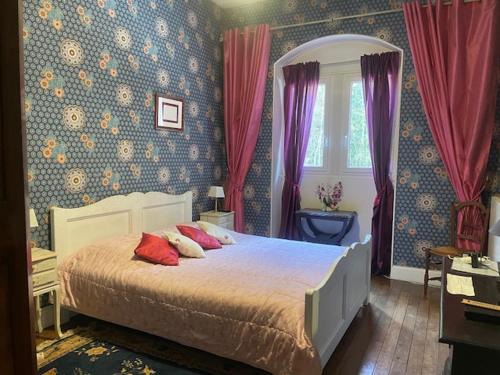 Daix Bed & Breakfast | Prieuré de Bonvaux