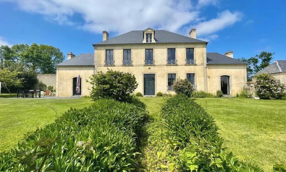 Cottun House | Prieuré de Cottun by Melrose