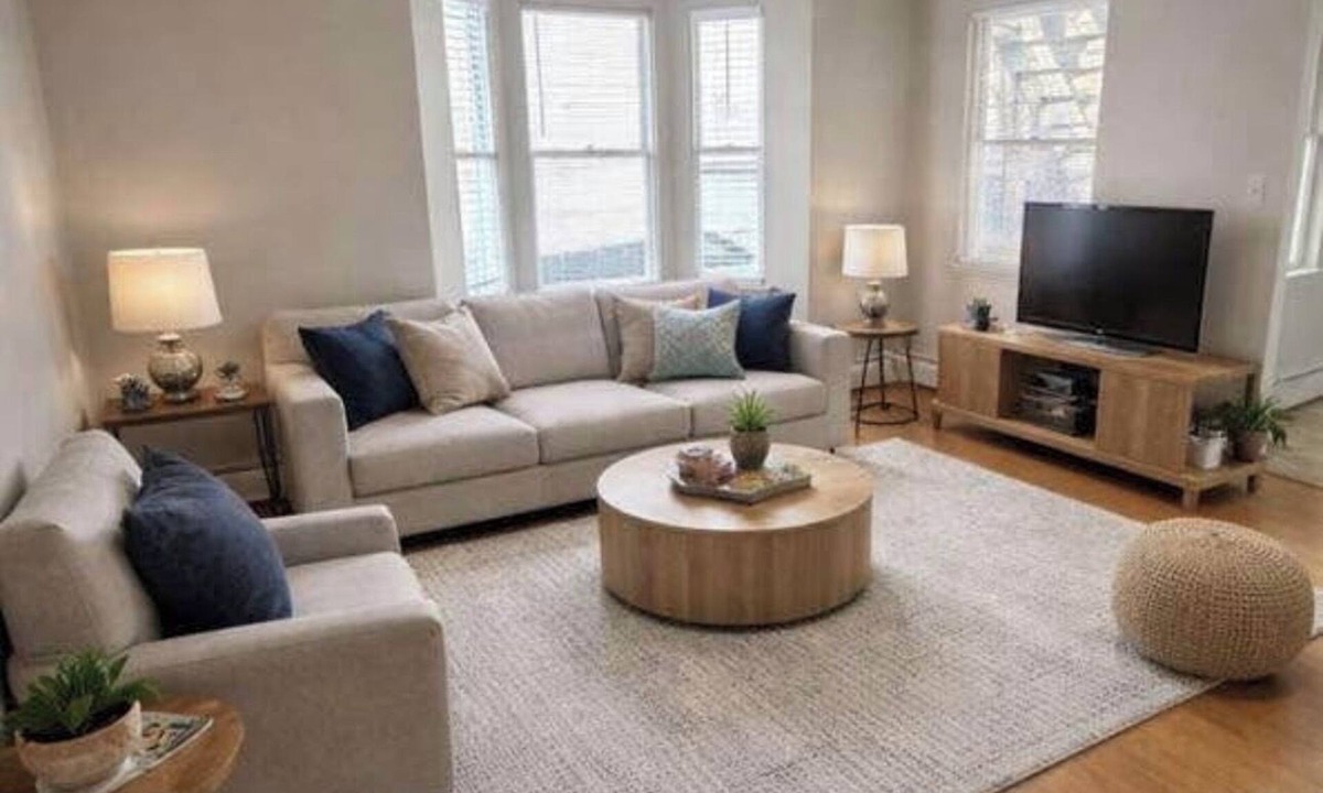 East Somerville Apartment | Prime 2BR Near Tufts & Downtown Boston