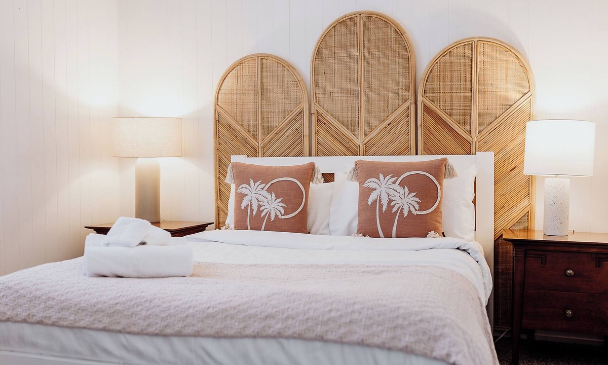 Hokitika House | Prime Beachfront - Sunsets, Space & Serenity