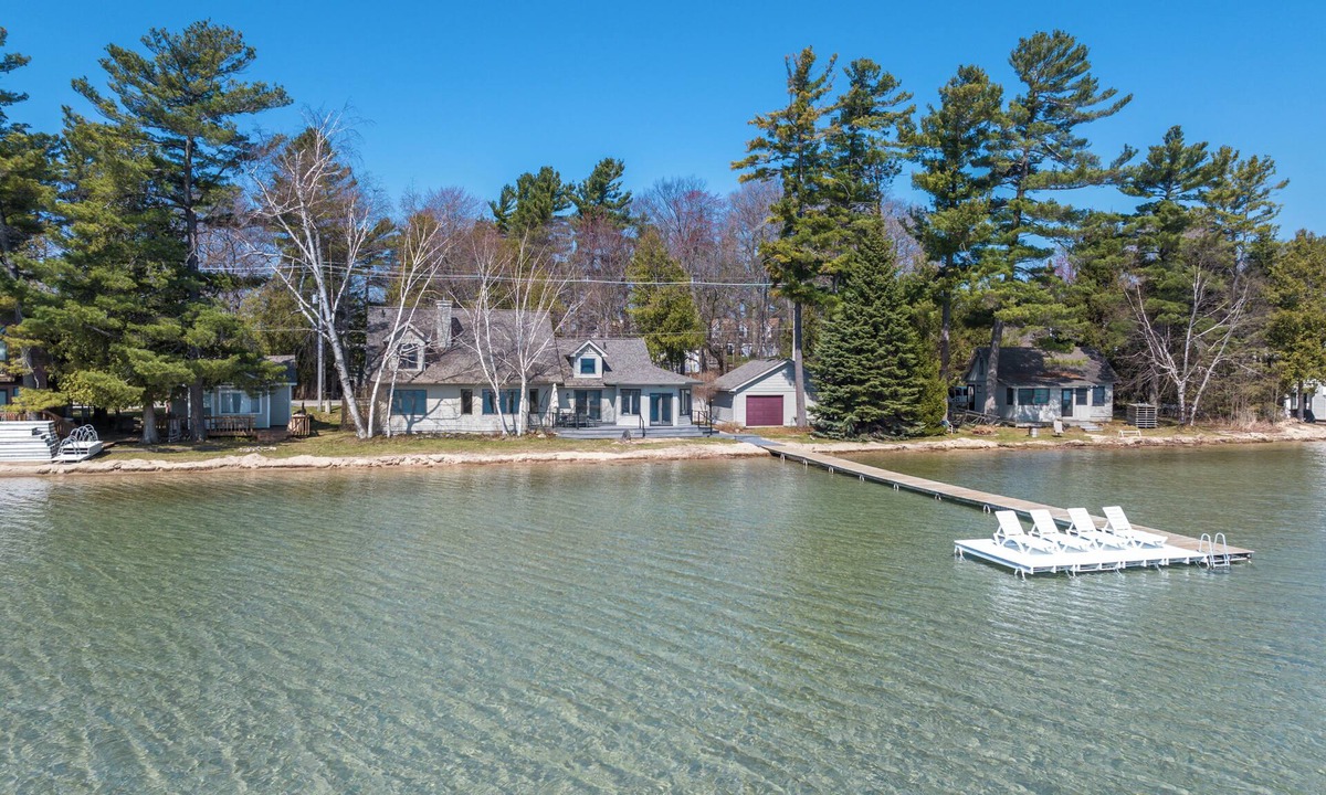 Glen Arbor House | Prime Big Glen Lake Frontage – 127’ of Private Paradise
