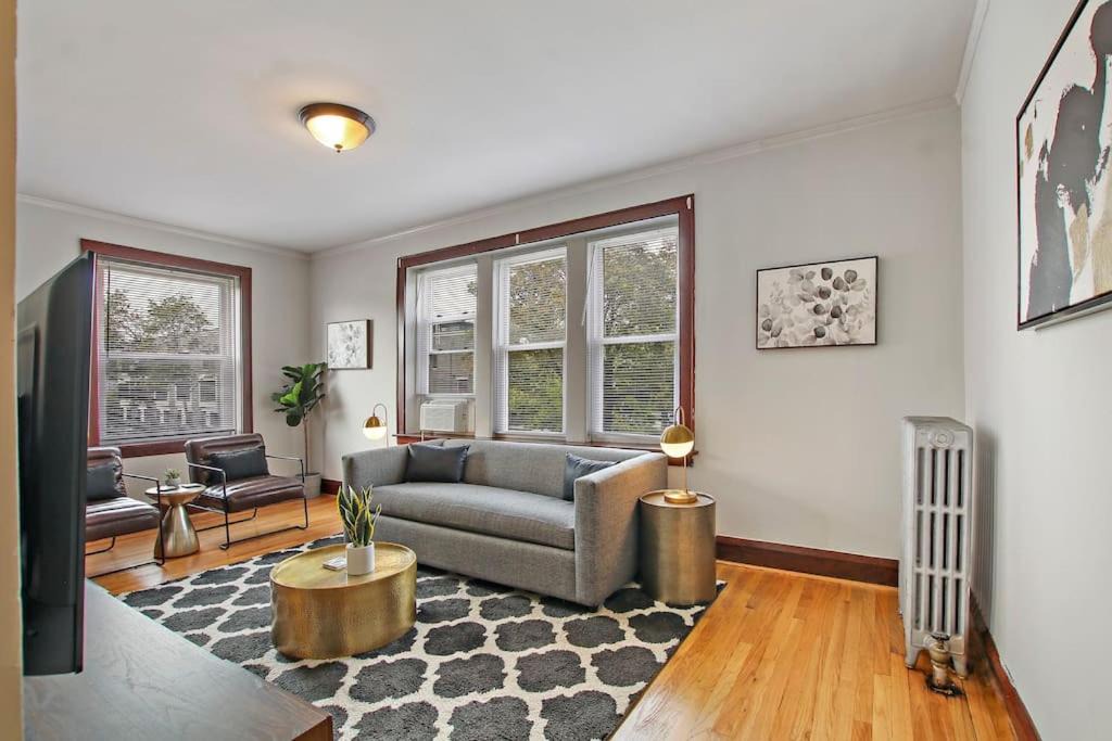 Old Irving Park Apartment | Prime City Stay in a 1BR Apartment - Cullom F2