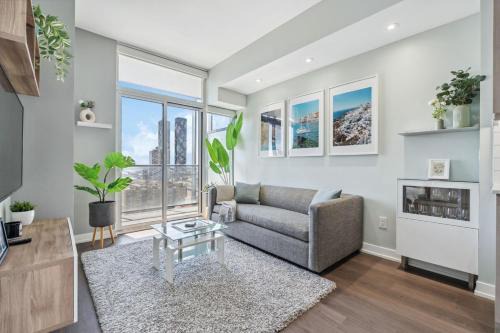 Old Town Apartment | Prime Downtown Condo - St Lawrence Parking