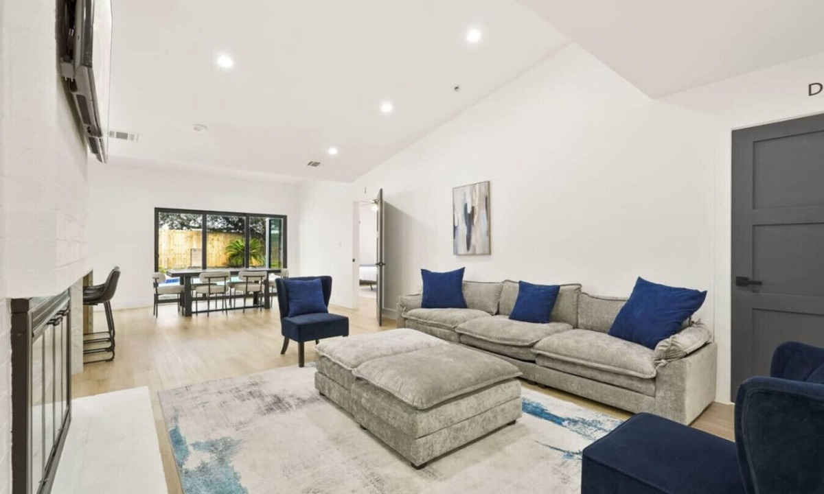 Woodlake - Briar Meadow House | Prime Houston Getaway w/Pool – Near Downtown