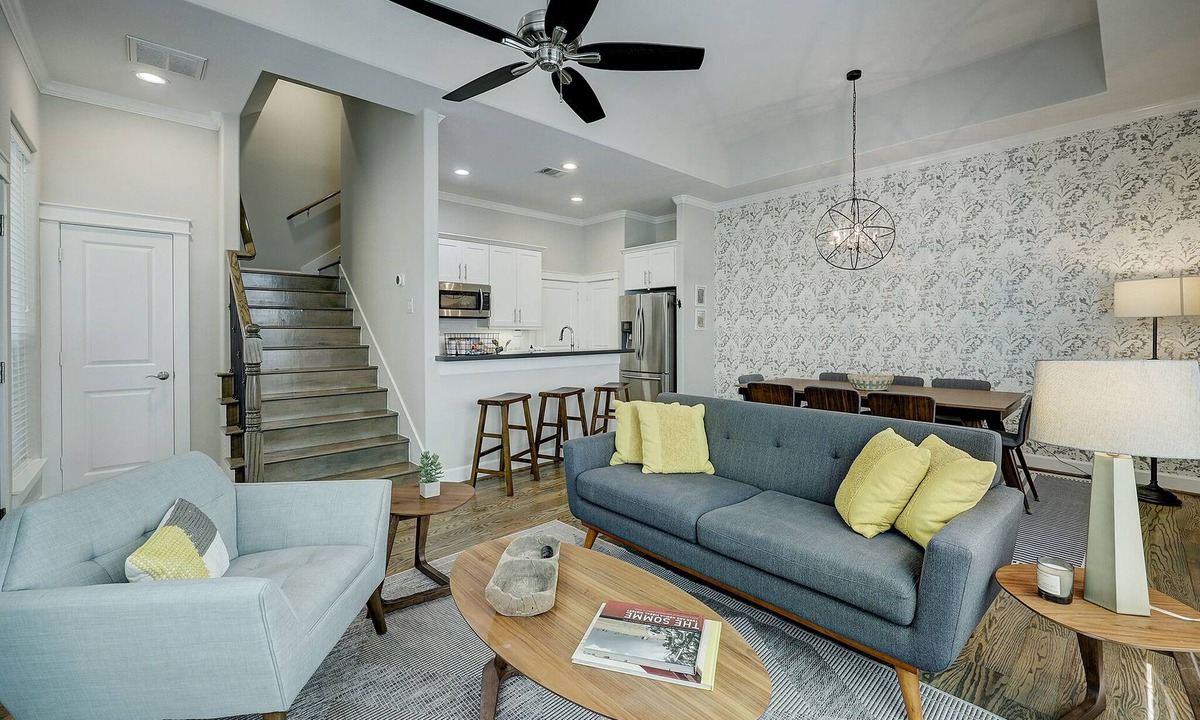 Shady Acres House | +Prime HTX Heights Location +Walkable to Dining/Coffee +King/Queen & Bunk Rooms