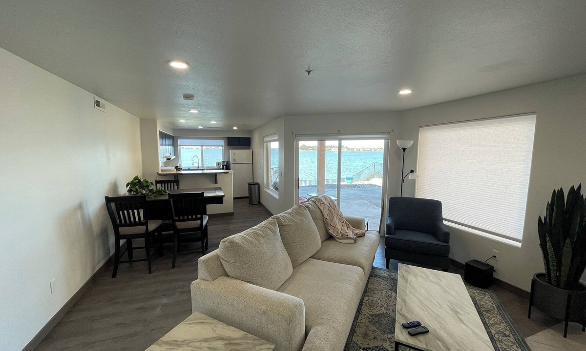 Moses Lake Condo | Prime Lakefront on Moses Laken