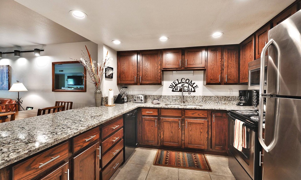 Downtown Park City Condo | Prime LOC-Town SKI Lift-Main Str- Hot Tub open 12 months/year-Heated Pool-WIFI-