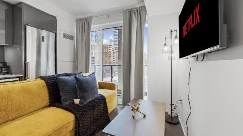 Garden District Apartment | Prime Location 1BR with Queen Bed - Near Dundas Square