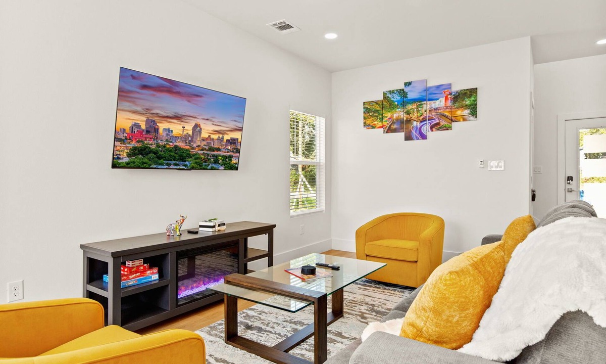 Denver Heights House | Prime Location! 2 KING Beds+Outdoor Fun+Grill