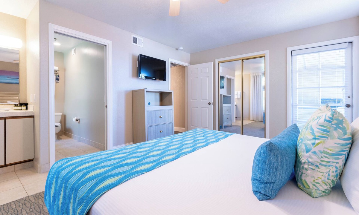 Capistrano Beach Hotel | Prime Location! 4 Convenient Units w/Kitchen! Free Parking!