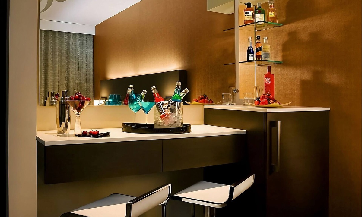 Gaslamp Quarter Hotel | Prime Location! 4 Relaxing Units Near SeaWorld! Onsite Parking and Pool!