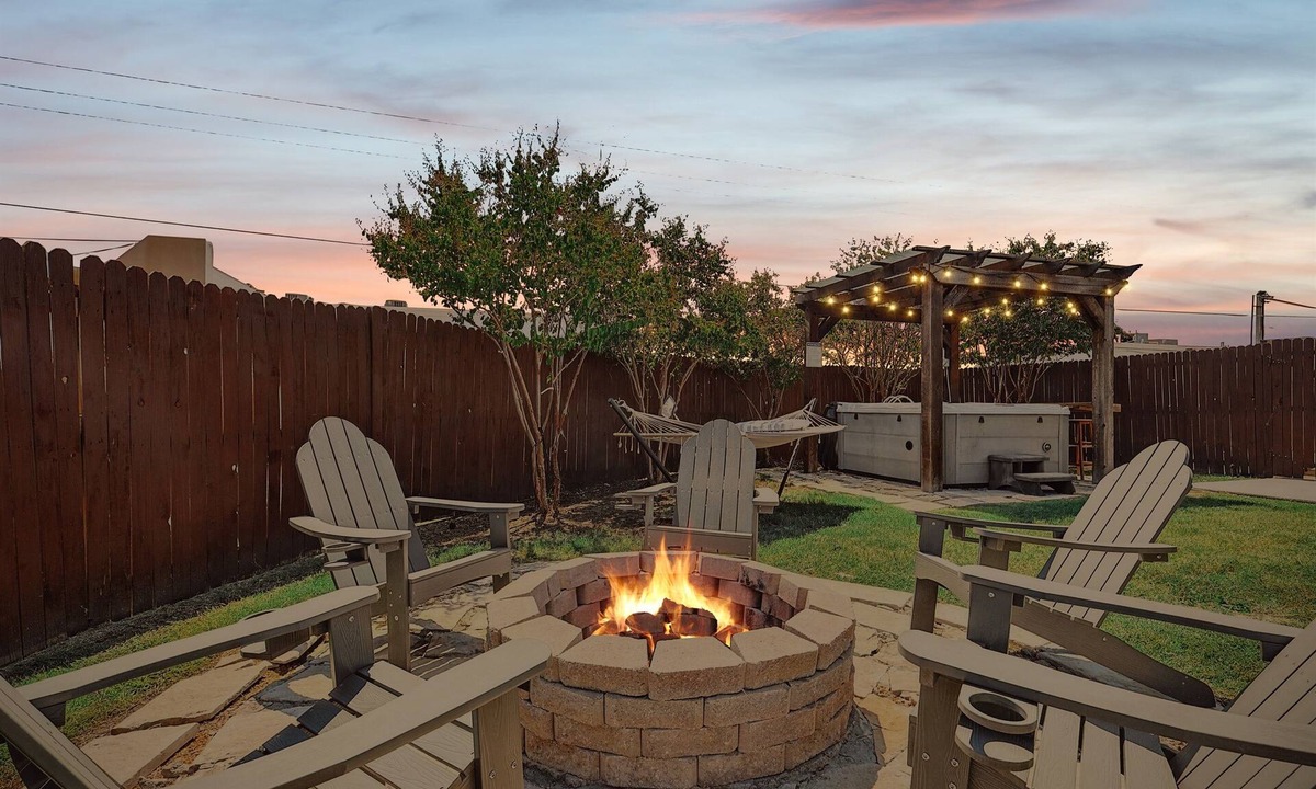 Plano House | Prime Location- 4BR | Hot Tub, BBQ & Kids Play Zone