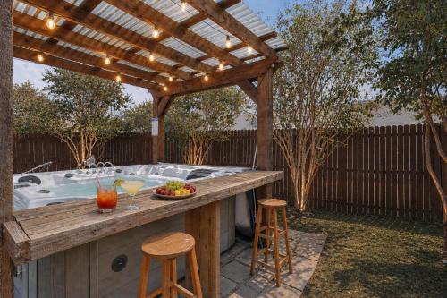 Plano House | Prime Location- 4BR Hot Tub, BBQ & Kids Play Zone