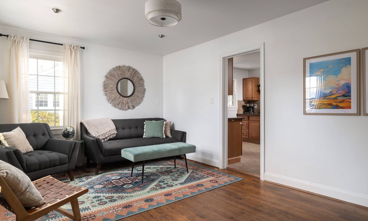 Greensboro House | Prime Location, Charming Cottage - 2 Bedroom