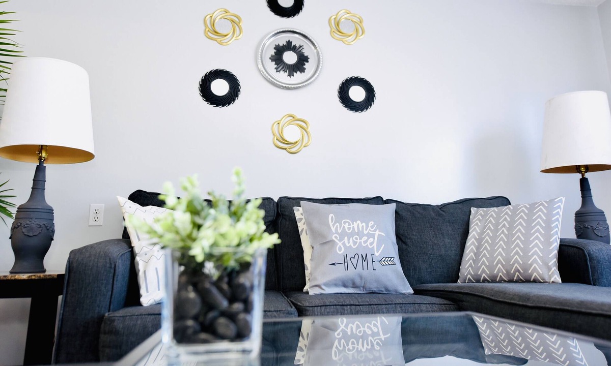 Rideau Heights Apartment | Prime Location Duo Nest & Rest