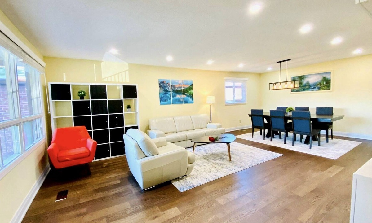 Lakeview House | Prime Location Oasis: Your Gateway to Between Toronto to Niagara Falls