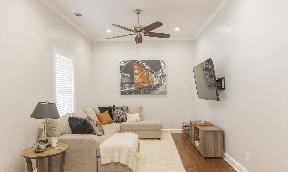 McFerrin Park House | Prime Location, Sleeps 10, 7 Beds, Cozy Front Porch and patio with Hot Tub