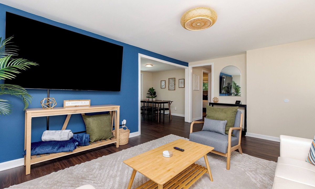 Kathleen House | Prime Location | Spacious 4BR Between WR & Perry