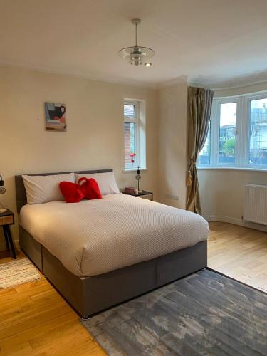Hanger Hill House | Prime Location Wembley Stadium London