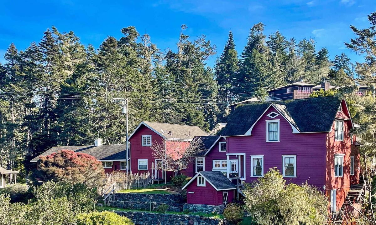 Mendocino House | Prime Mendocino Retreat with Hot Tub & 2 Kitchens