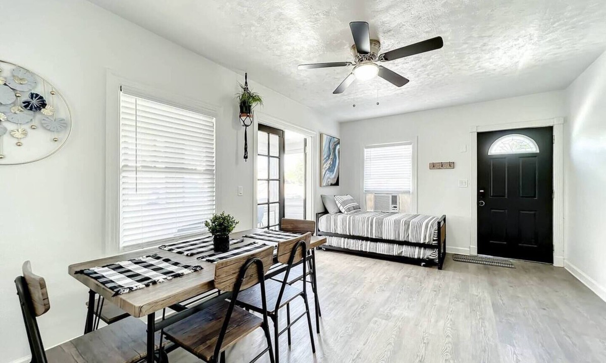 Wadeview Park House | Prime Orlando Location 1BR