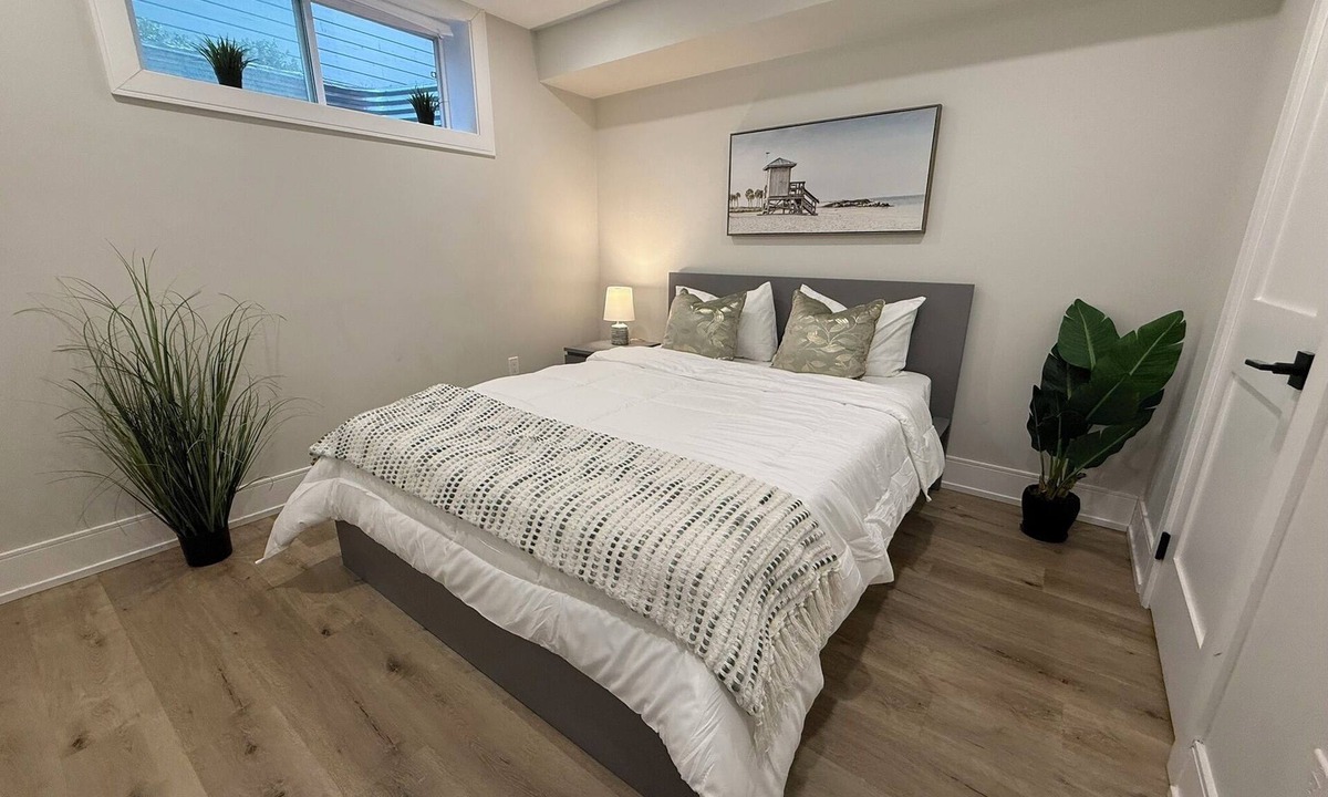 Beaconsfield Village House | Prime Queen West 1BR Getaway