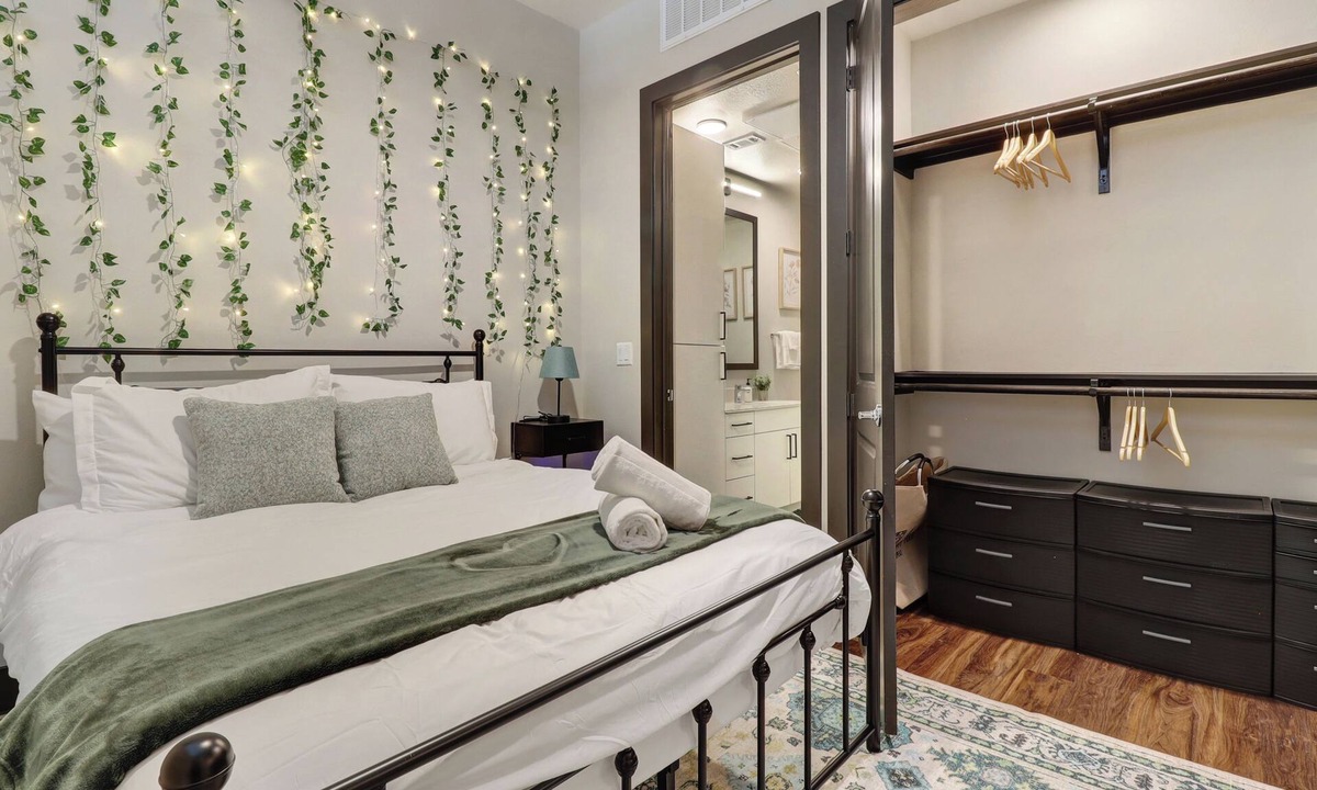 North Burnet Apartment | Prime Sleek 1BR Studio Near DT & Domain With Pool, Gym and Free Parking