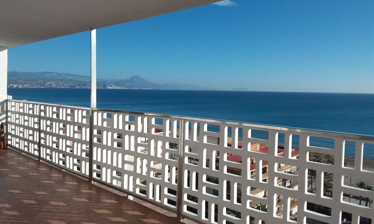Playa de San Juan Apartment | Primera Línea de Playa con Excelentes Vistas