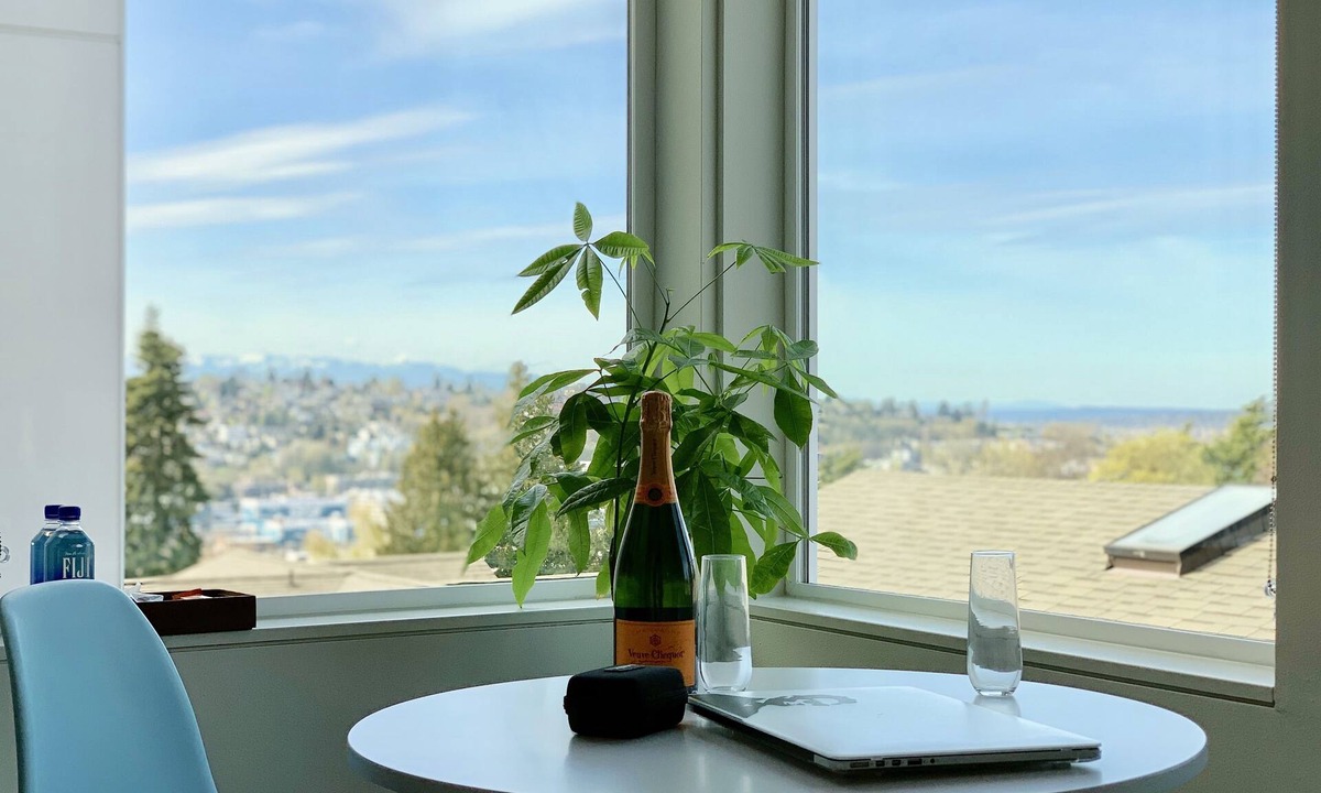 Miller Park Apartment | Primo Capitol Hill Studio