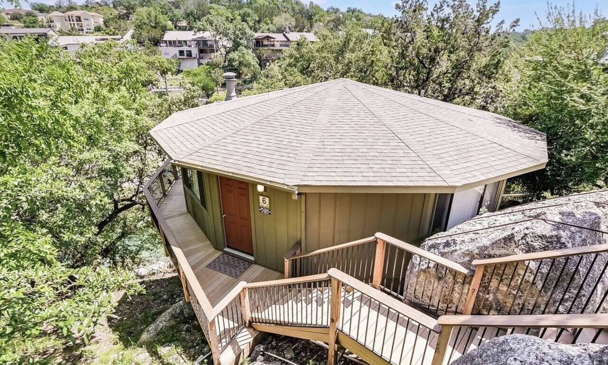 Lakeway Villa | Primrose #6 - Lake View Retreat with Hot Tub Access