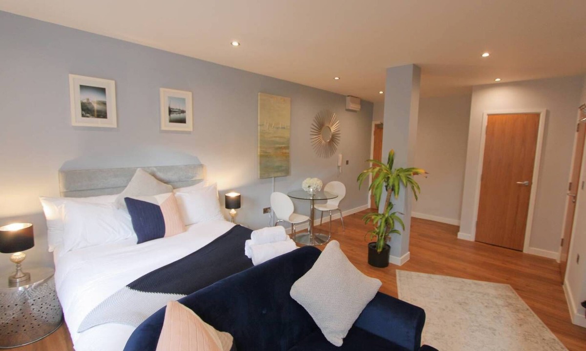 Bristol Floating Harbour Apartment | Prince Street Studio 8