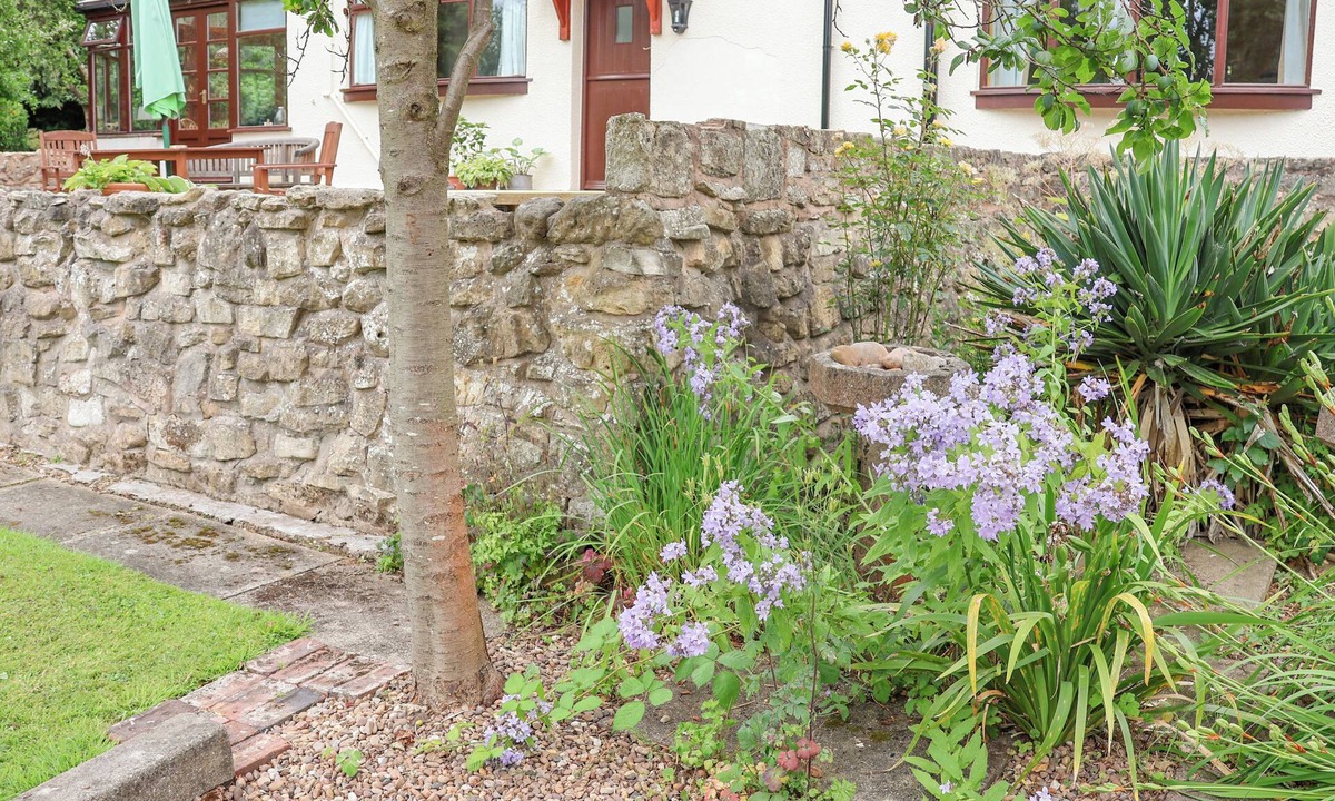 Carlton in Lindrick Cottage | Pringles Orchard