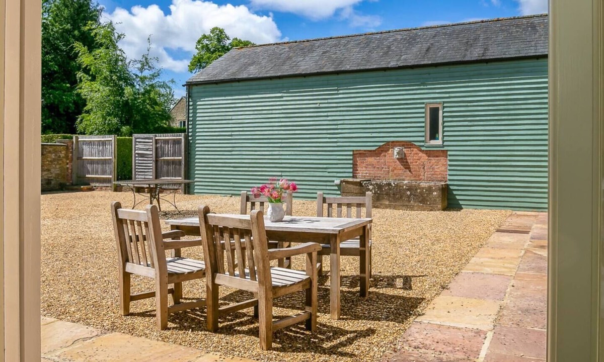 Gawcott House | Priory Courtyard - 3 Bedroom Escape