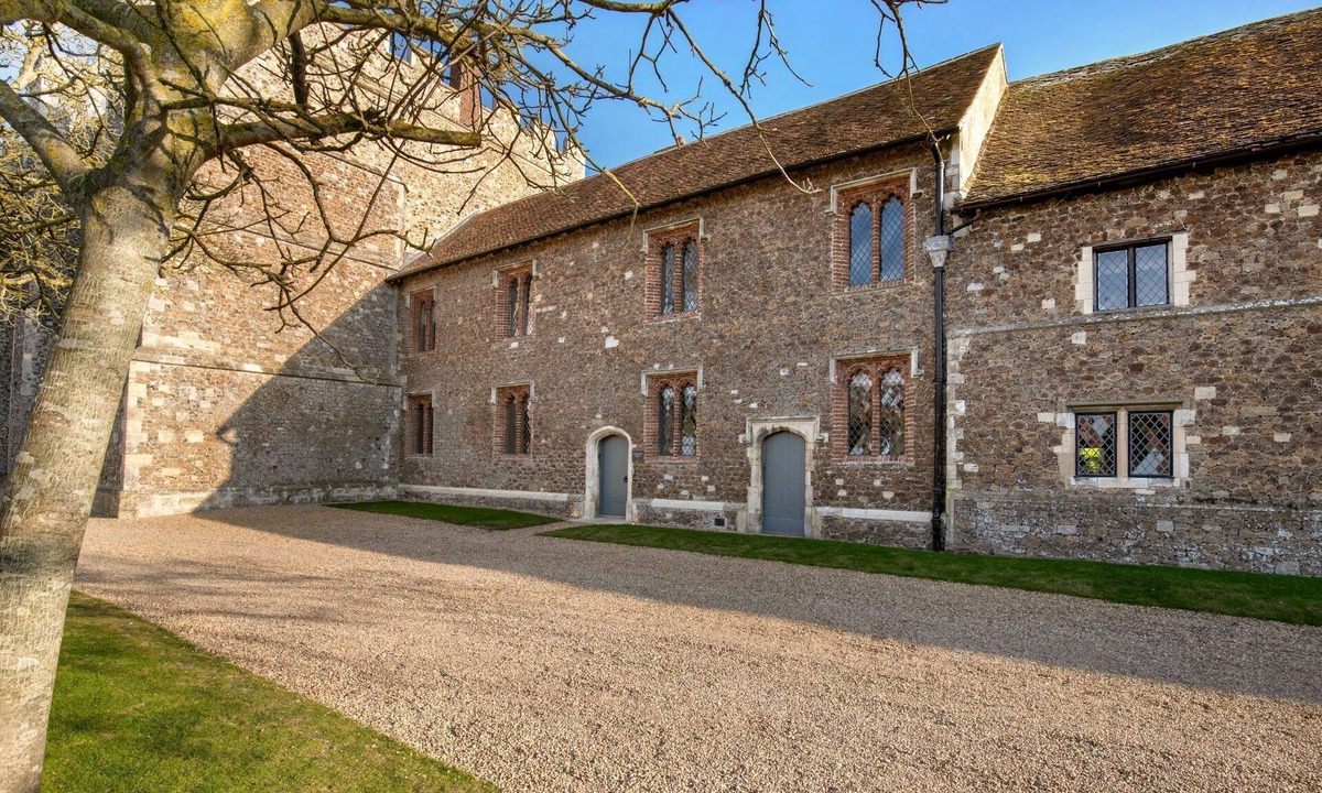 Saint Osyth Cottage | Priory West Gate - Luxury Cottages