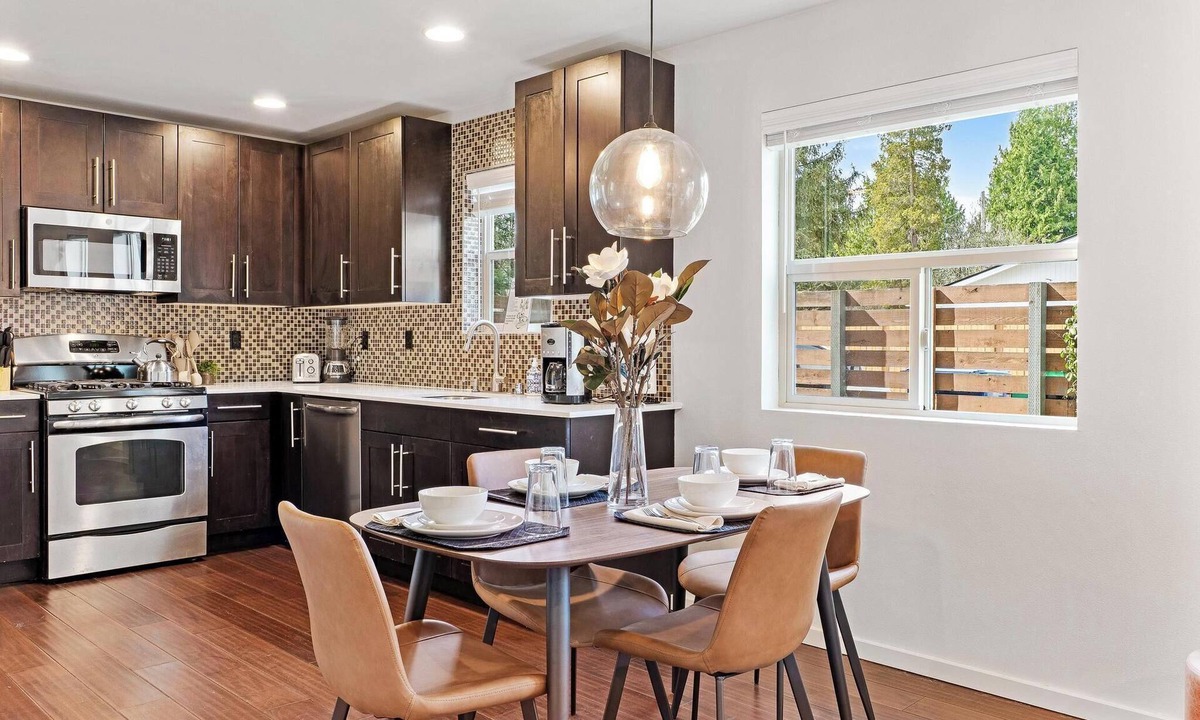 South Delridge House | Pristine & Beautiful 3b2b Townhouse in West Seattle