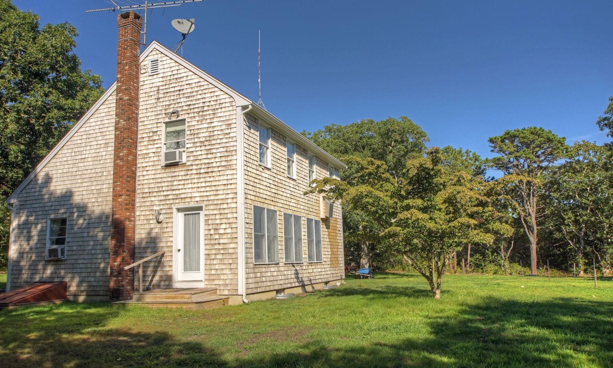 Edgartown House | Pristine Chappy! Early July Late August 2026 Prime Weeks Available !