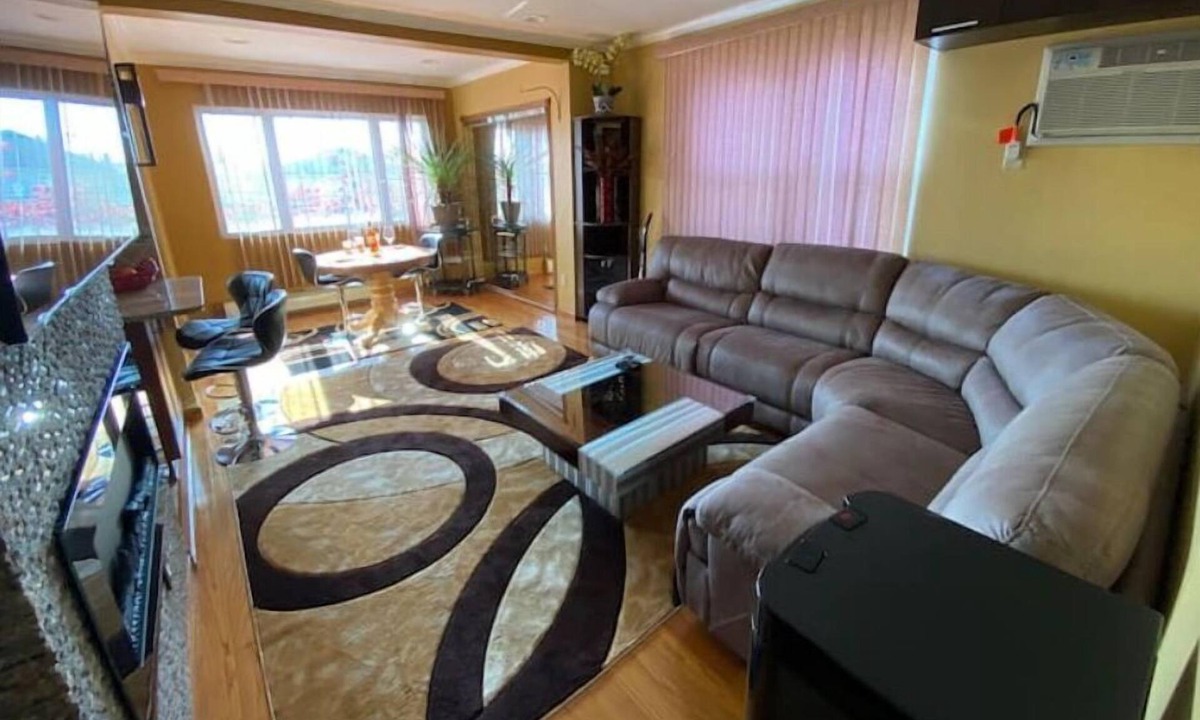 Valley Stream House | Pristine & Luxury 1 Bed and Breakfast!