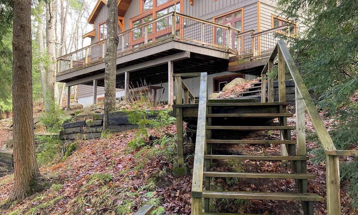 Utterson Cottage | PRISTINE SKELETON LAKE - 5 Bedroom Cottage