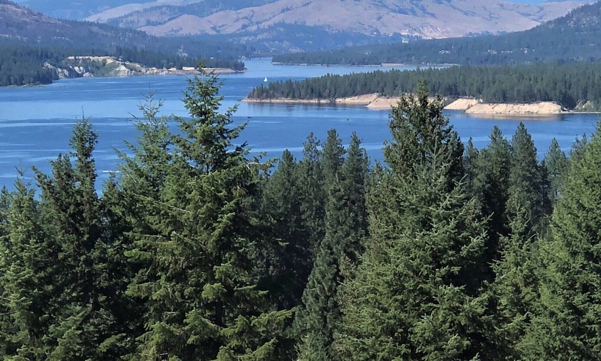 Colville House | Pristine Trailer Overlooking Lake Roosevelt