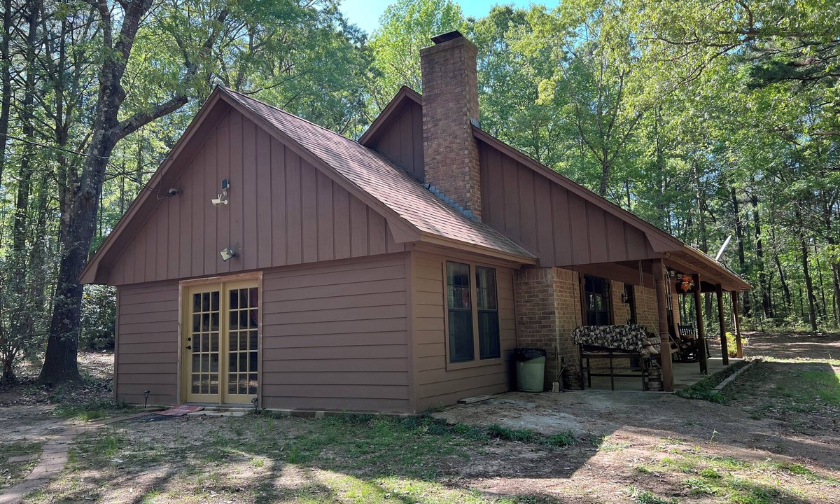 Avinger Cabin | Priv 80 secluded spa cabin retreat in woods nature ATV trails fish hunt relax