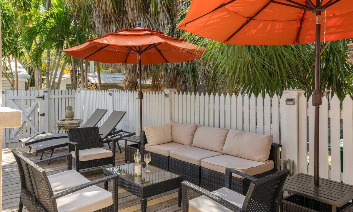 Old Town House | Private Home in Heart of Old Town (Shared Pool!)