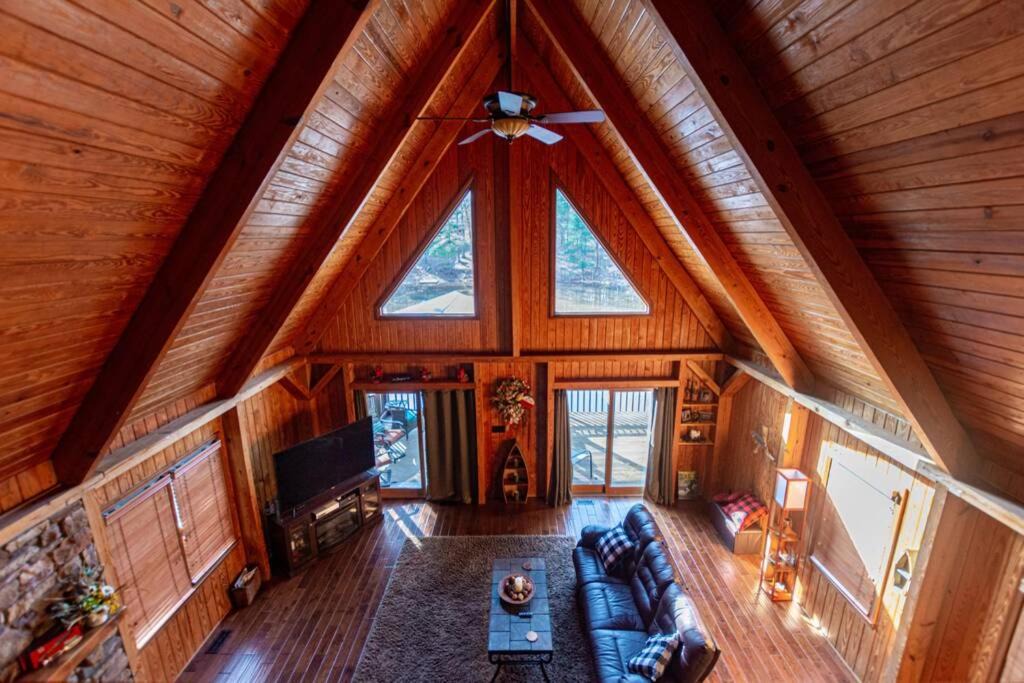 Rustburg House | Privacy and Serenity Rarely Found Near A City