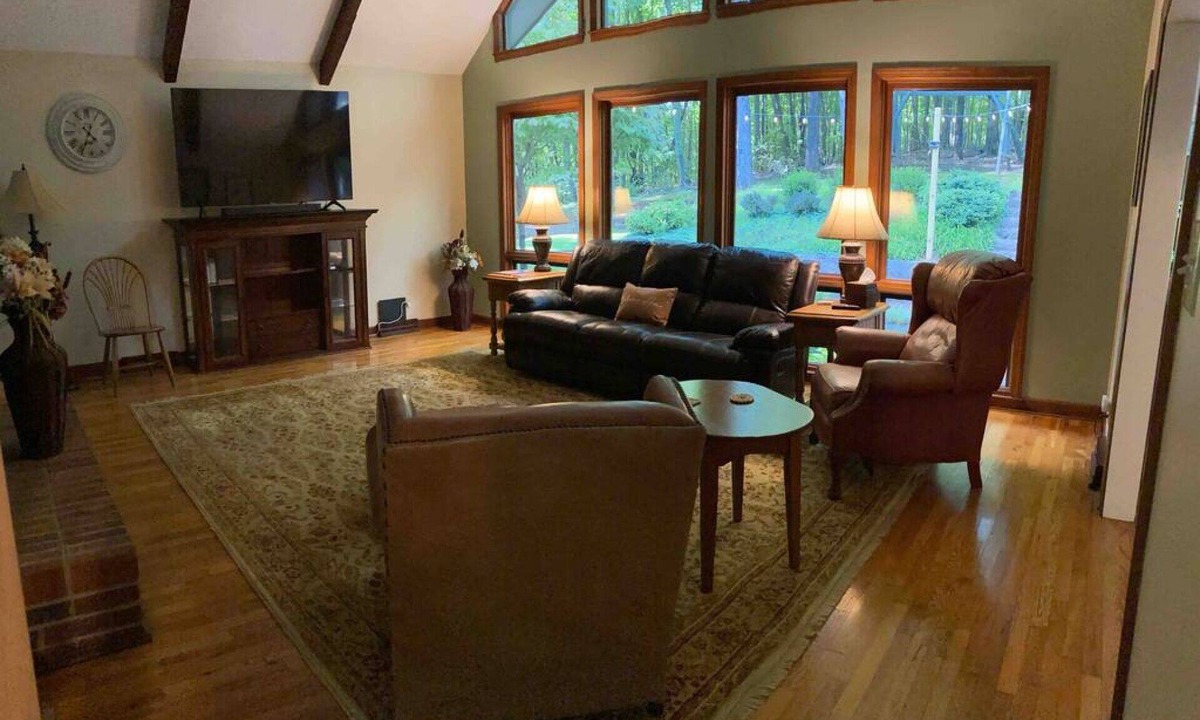 Stuart Ski Chalet | Privacy, Fresh Mountain Air, and Thoughtful Hospitality