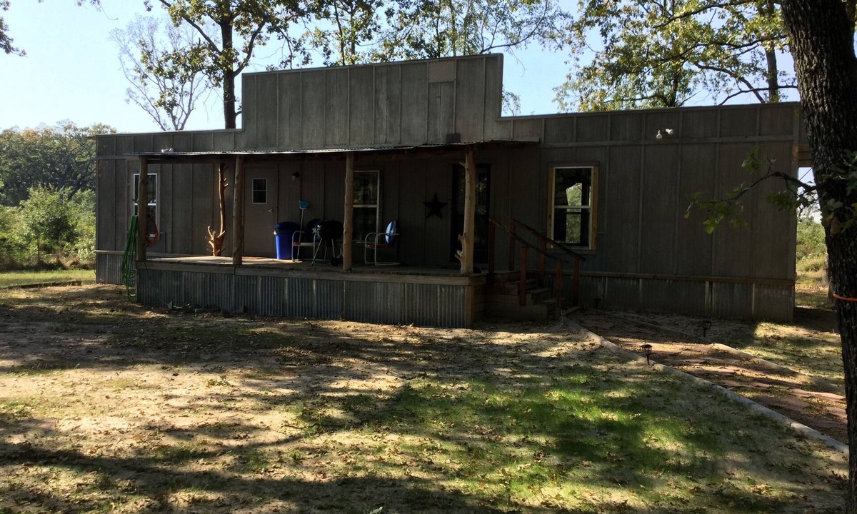Alba Cabin | Privacy in the woods a half mile from Lake Fork public boat ramp.