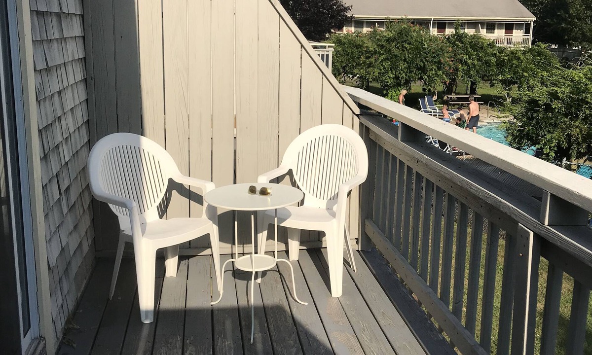 West Dennis Condo | Privacy, location, cleanliness and decorated