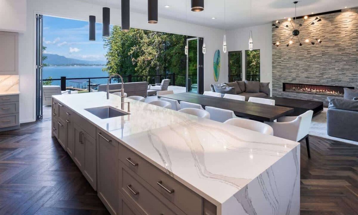 Sagle House | Privacy, Luxury, Waterfront | Titan`s Landing