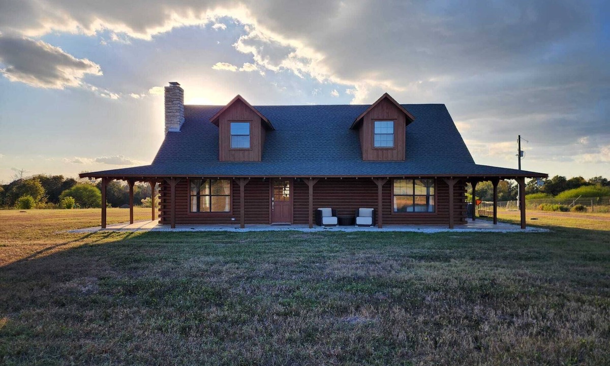 New Ulm Cabin | Privacy, peace, and beauty on 15 acres. Charming cabin with AC and WiFi.
